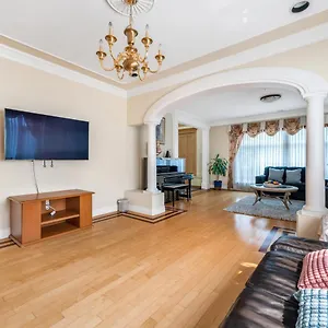 Luxurious Retreat - Private Bedroom In Shared House Homestay Vancouver