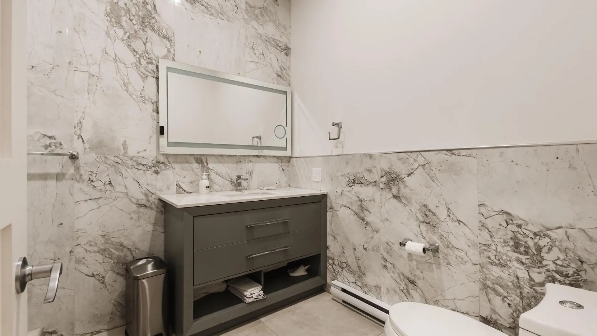 Elegant 3 Bedroom Apartment In Old Port - 302 Montreal 0*,  Canada