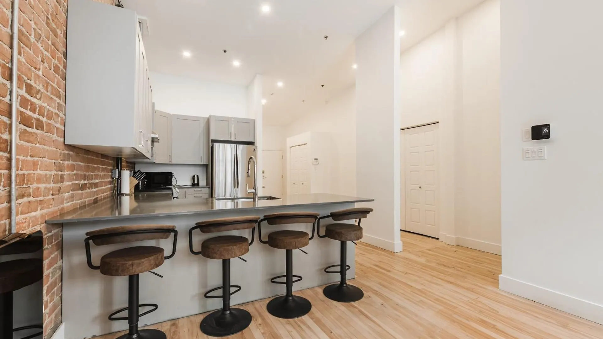 Elegant 3 Bedroom Apartment In Old Port - 302 Montreal